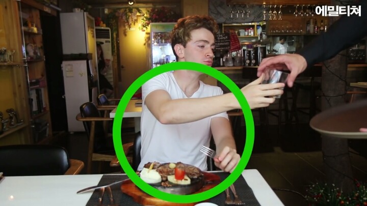 외국식당에서 평타만 치게해줄겡ㅋ | 인스티즈