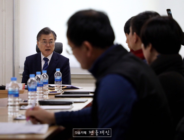 문재인 대표님 우체국 현장방문 및 집배원과의 대화 2017.02.21 | 인스티즈