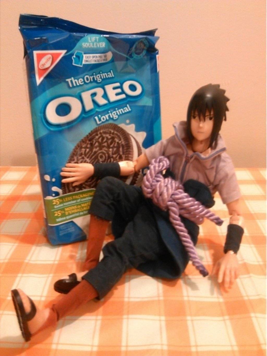 동료들에게 먹을것을 나눠주는 은혜로운 사스케 | 인스티즈