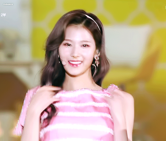 멜론뮤직어워드 트와이스 사나.gif | 인스티즈