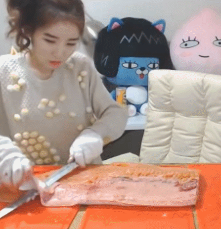 아프리카 여캠 연어 먹방 | 인스티즈