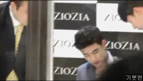 팬한테 거절당하는 연예인들.gif | 인스티즈