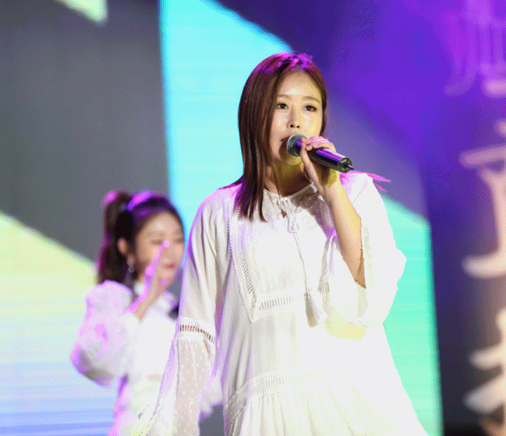 러블리즈의 리더이자 리드보컬.jpgif | 인스티즈