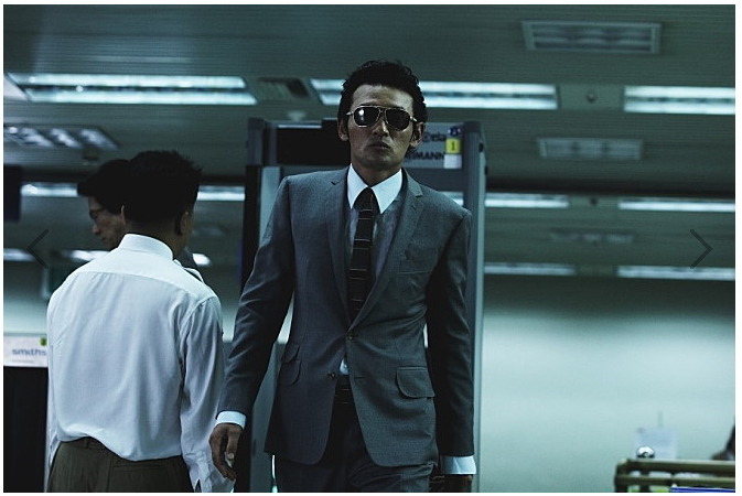 한국영화계에서 둘을 빼놓으면 서운할 이병헌 vs 황정민 연기력중 누가더 인상깊을까요?.gif | 인스티즈