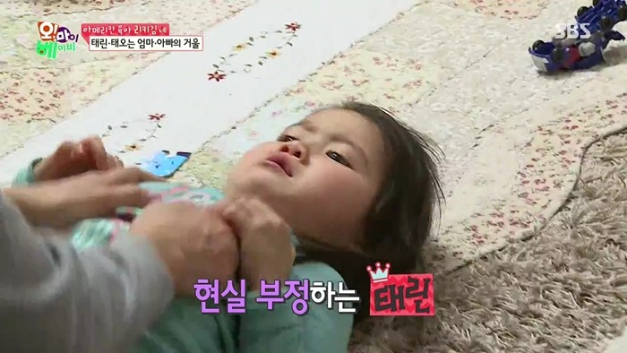 [오마이베이비] 부모님과 역할바꾸기 놀이에서 심각하게 몰입한 태오ㅋㅋㅋㅋㅋㅋㅋㅋㅋㅋㅋㅋ.JPG | 인스티즈