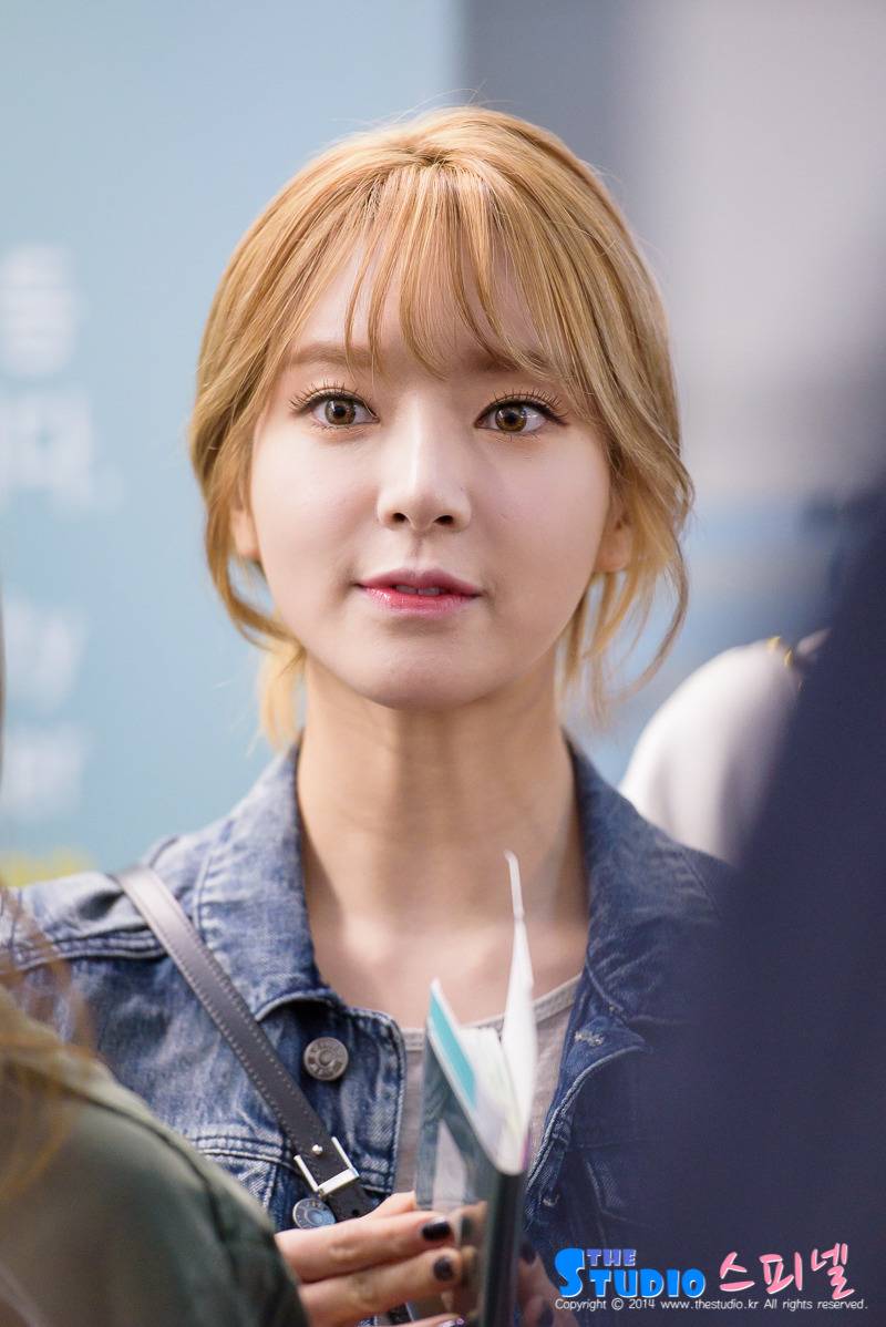 160317 오늘(3월 17일)자 홍콩 출국하는 초아 (사진&움짤/살 많이 빠짐).gif | 인스티즈