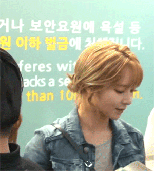 160317 오늘(3월 17일)자 홍콩 출국하는 초아 (사진&움짤/살 많이 빠짐).gif | 인스티즈