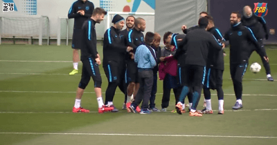 오늘자 바르셀로나 트레이닝세션 .gif | 인스티즈