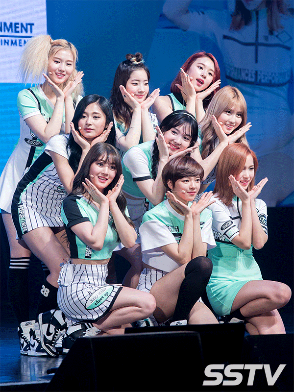 기자가 트와이스 덕후.gif | 인스티즈