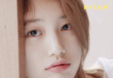 수지가 이렇게 쳐다보면? | 인스티즈