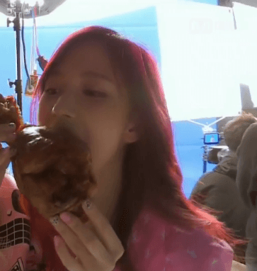 [트와이스] 족발도 우아하게 뜯어먹는 묘이 미나 | 인스티즈