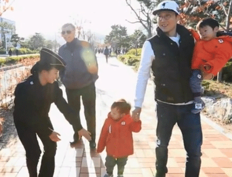 [슈퍼맨이돌아왔다] 낯선 누나 손 잡아주는 서언이 ㅋㅋㅋㅋㅋㅋㅋ | 인스티즈