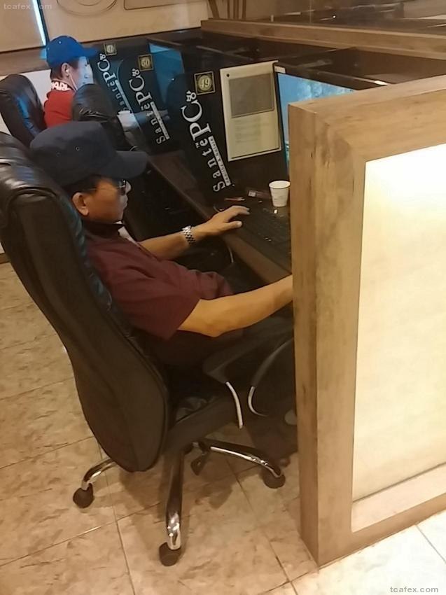 피시방에서 독재하는 아저씨.jpg | 인스티즈