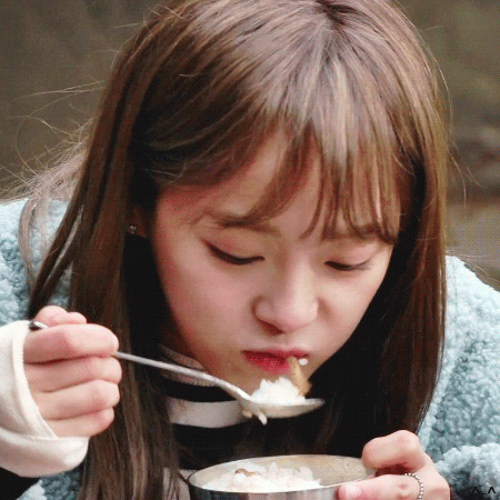 김세정 껍데기 먹방 ㄷㄷ.gif | 인스티즈