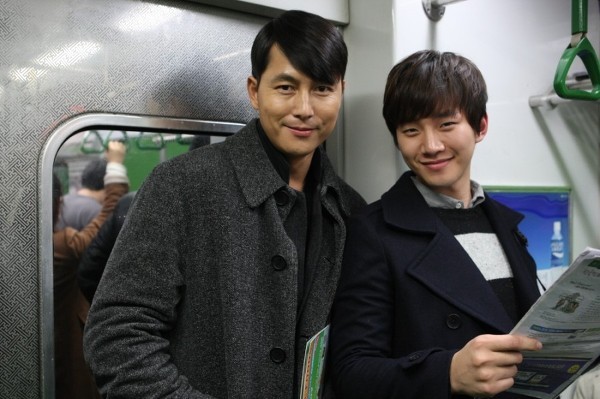 정우성 지하철에서 직찍 | 인스티즈