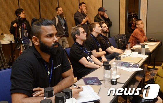 2국째 이세돌 꺾고 환호하는 알파고 개발팀원들.jpg | 인스티즈