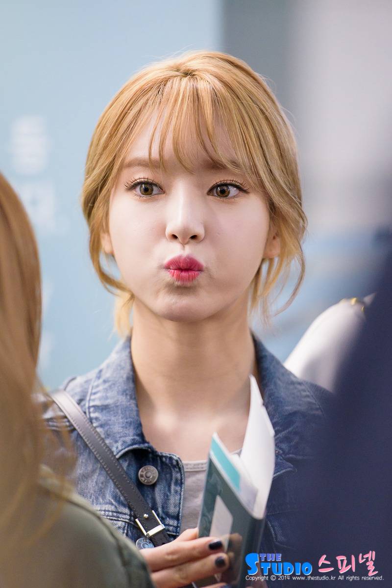 160317 오늘(3월 17일)자 홍콩 출국하는 초아 (사진&움짤/살 많이 빠짐).gif | 인스티즈