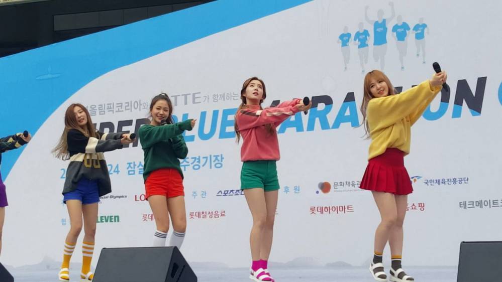 노래는 안하고 헬기를 뚫어져라 처다보는 아이린 | 인스티즈