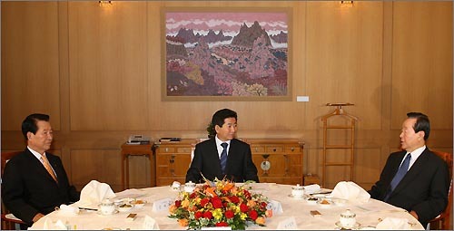 대통령의 눈물 - 2006년 8월 27일 청와대 비공식 오찬 | 인스티즈