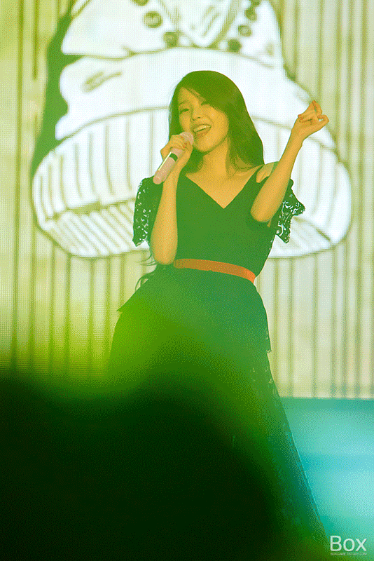 아이유 씰룩씰룩.gif | 인스티즈