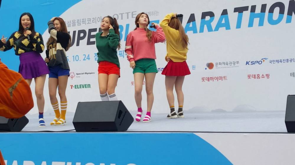 노래는 안하고 헬기를 뚫어져라 처다보는 아이린 | 인스티즈