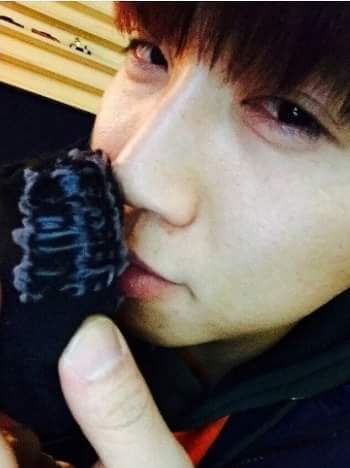 여자아이돌의 양말을 얻게된 한 남자의 사용법 | 인스티즈