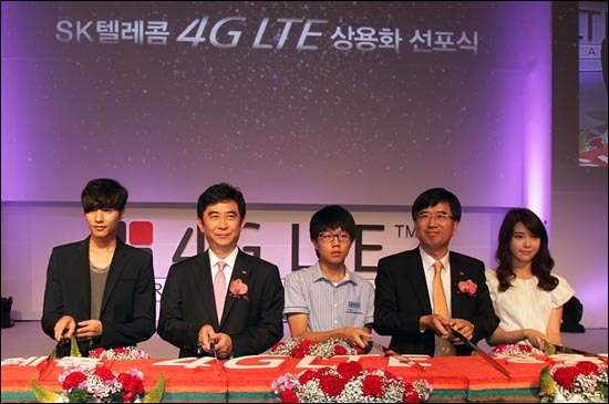 원빈과 아이유의 만남 | 인스티즈