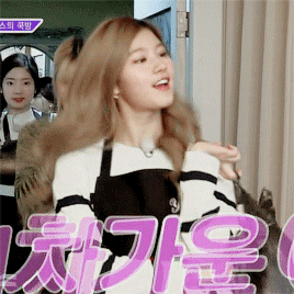 일바지 입고 도도한척하는 트와이스.gif | 인스티즈