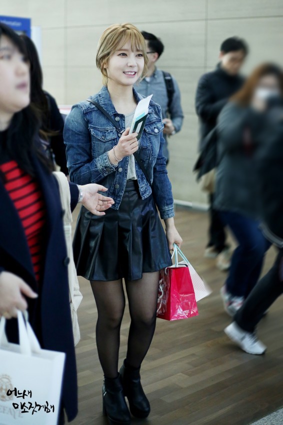 160317 오늘(3월 17일)자 홍콩 출국하는 초아 (사진&움짤/살 많이 빠짐).gif | 인스티즈