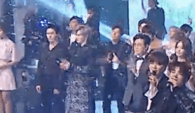 엔딩무대 때 구석에서 이상한 행동하는 마마무 | 인스티즈