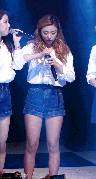 물마시고싶은데 못마셔서 속상한 마마무 휘인 | 인스티즈