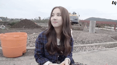 [여자친구] 귤 받았다 껍질 한번 뱃기고 도로 뻇기는 은하 | 인스티즈