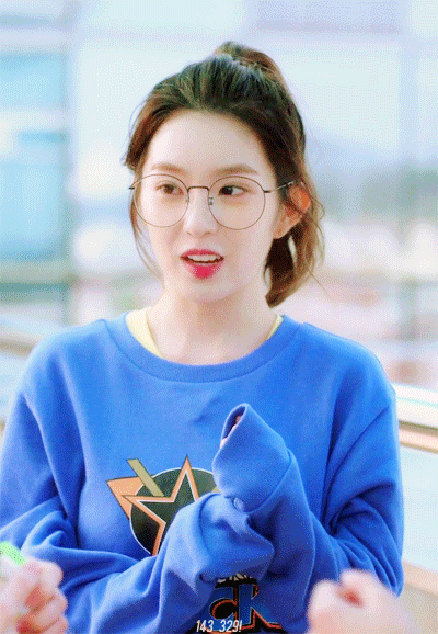 안경을 써도 잘 어울리는 여자 | 인스티즈