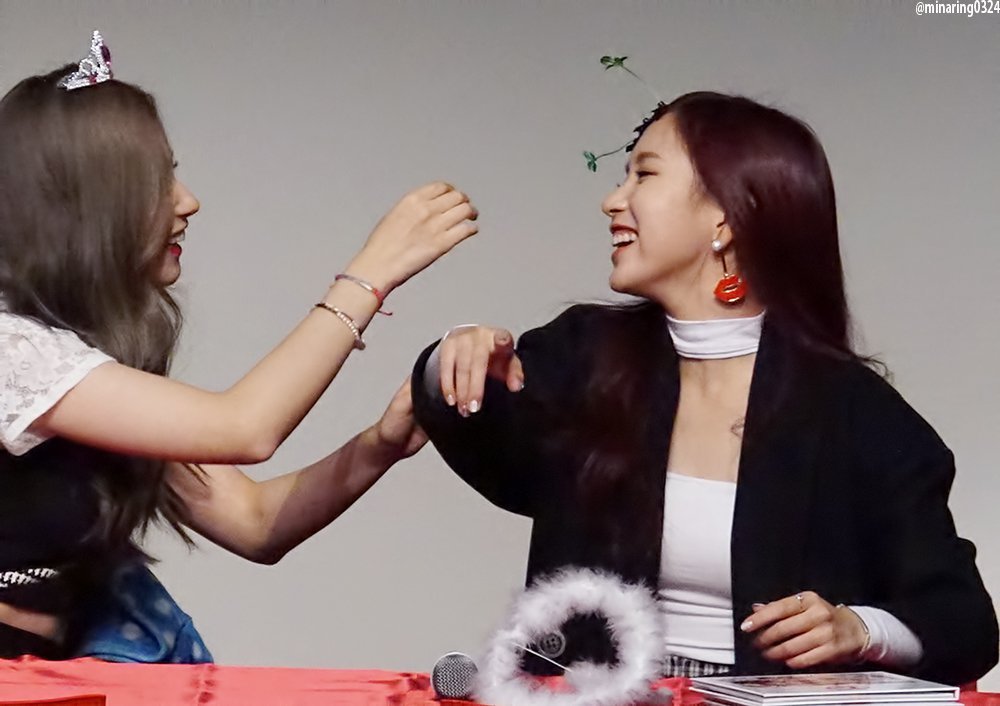 [트와이스] 인천팬싸에서 미나 사나 둘이 노는 직찍 | 인스티즈