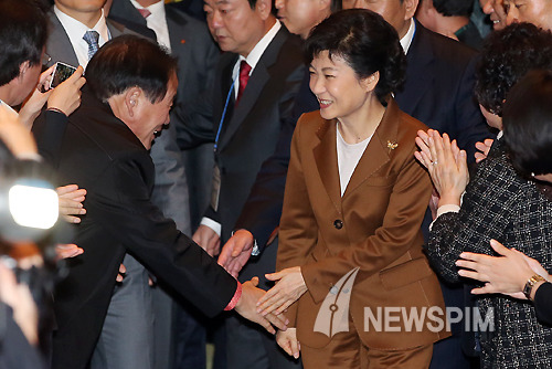 박근혜와 악수 | 인스티즈
