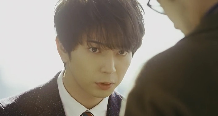 한 소녀가 전학을 왔다.... | 인스티즈