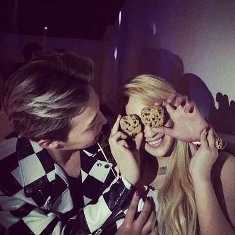 유난히 남녀 연예인들끼리는 되게 자연스러워 보이는 부분 | 인스티즈