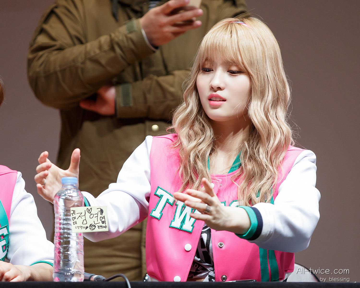 트와이스 복숭아 모모 | 인스티즈