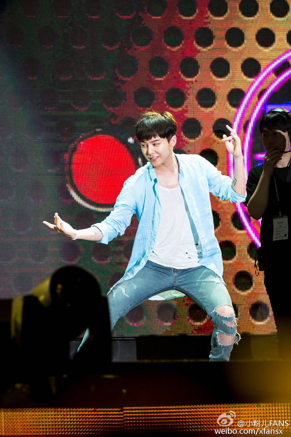 중국에서 지드래곤 벌칙의상 수준.jpg | 인스티즈