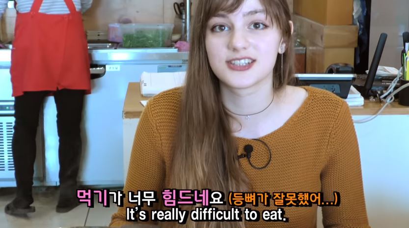 감자탕먹는 유투브 외국인 여자... | 인스티즈