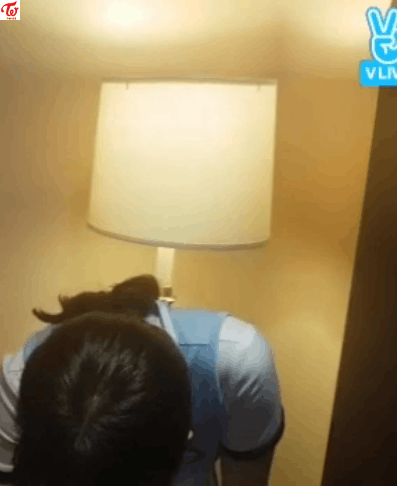 [트와이스] 모기물린곳 긁다가 피난 나연 | 인스티즈