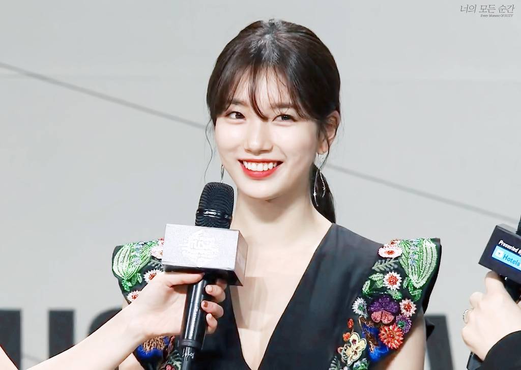 오늘 시상식에서도 미모 열일하는 수지.jpgif | 인스티즈