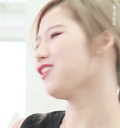 [트와이스] 인사도 하고싶고 하트도 하고싶은 사나 | 인스티즈