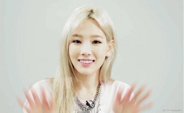 소시 태연이 자카르타 콘서트에서 몸 푸는 방법.gif | 인스티즈