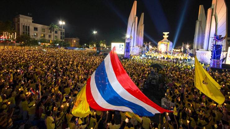 모든 태국인이 존경하는 푸미폰 국왕 서거 (존경받는 이유) | 인스티즈