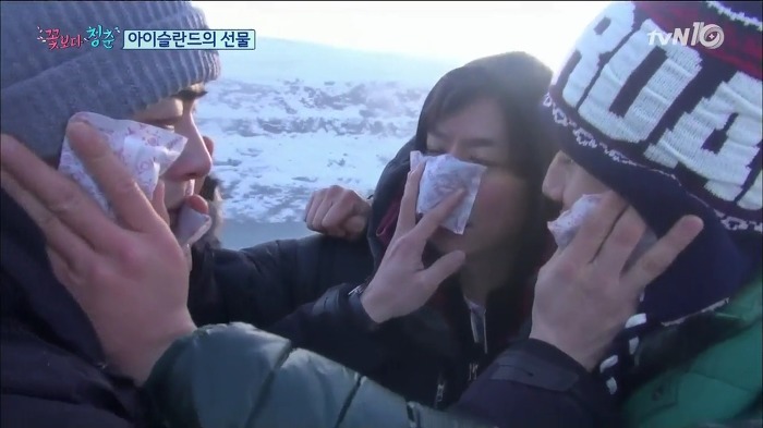 [꽃보다청춘] 세남자의 핫팩 사용법.jpg | 인스티즈