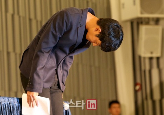 오늘자 성범죄 논란 기자회견에서 고개숙인 정준영.jpg | 인스티즈