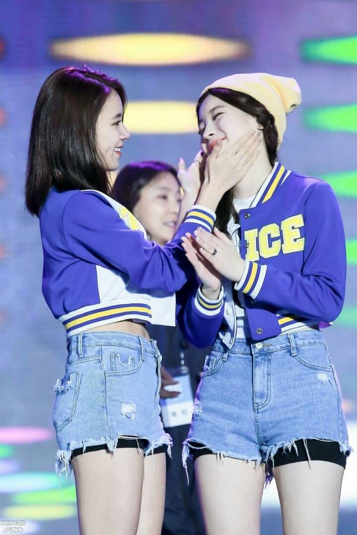 [트와이스] 급식단장님 케어를 담당하고 있는 단원 채영이 | 인스티즈