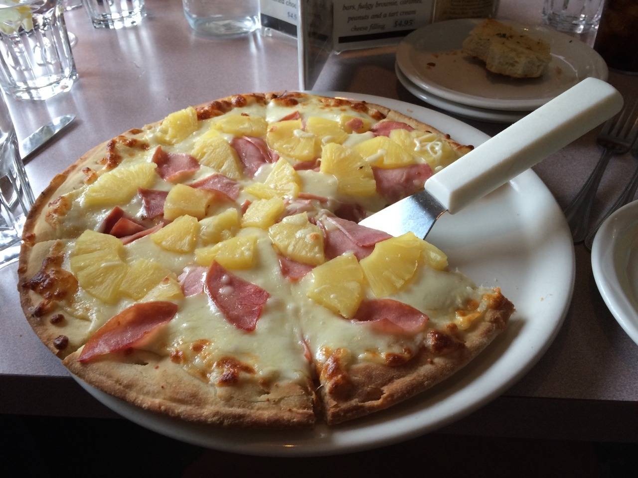 달콤함과 짭짤함의 조화 하와이안 피자 | 인스티즈