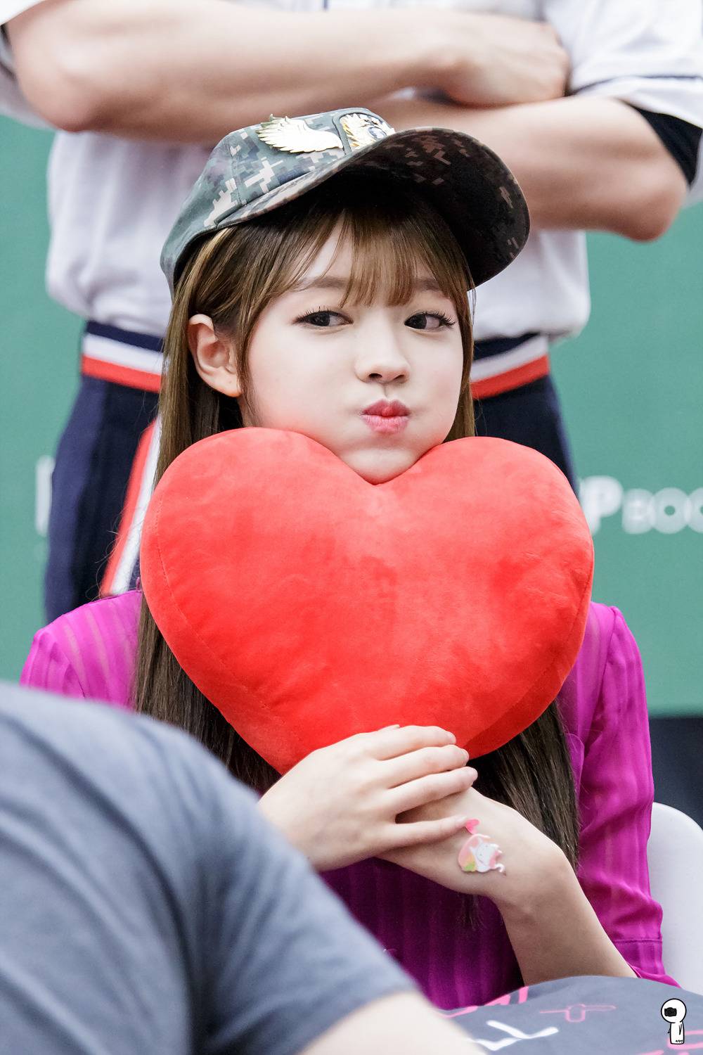 경례하는 유아 | 인스티즈